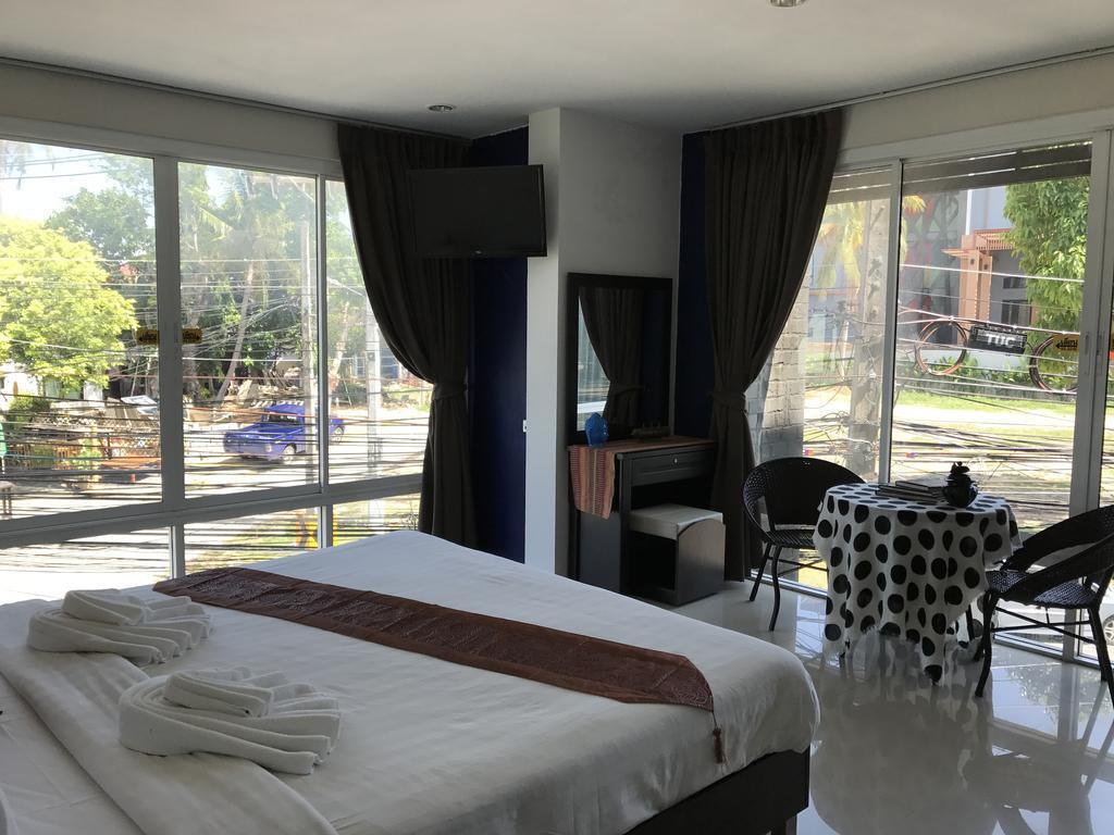 But Different Phuket Boutique Hotel Nai Harn Exterior foto