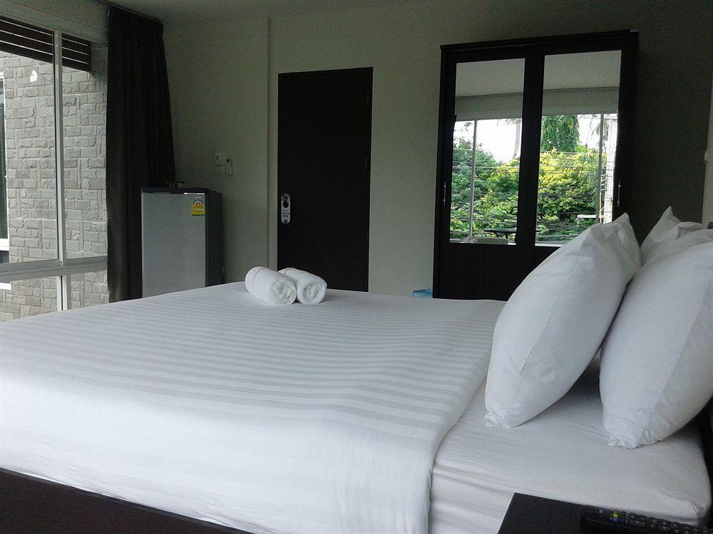 But Different Phuket Boutique Hotel Nai Harn Exterior foto
