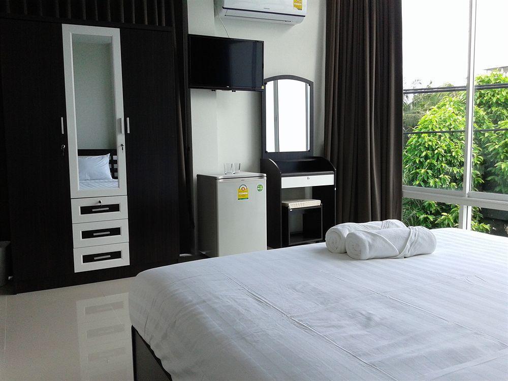 But Different Phuket Boutique Hotel Nai Harn Exterior foto