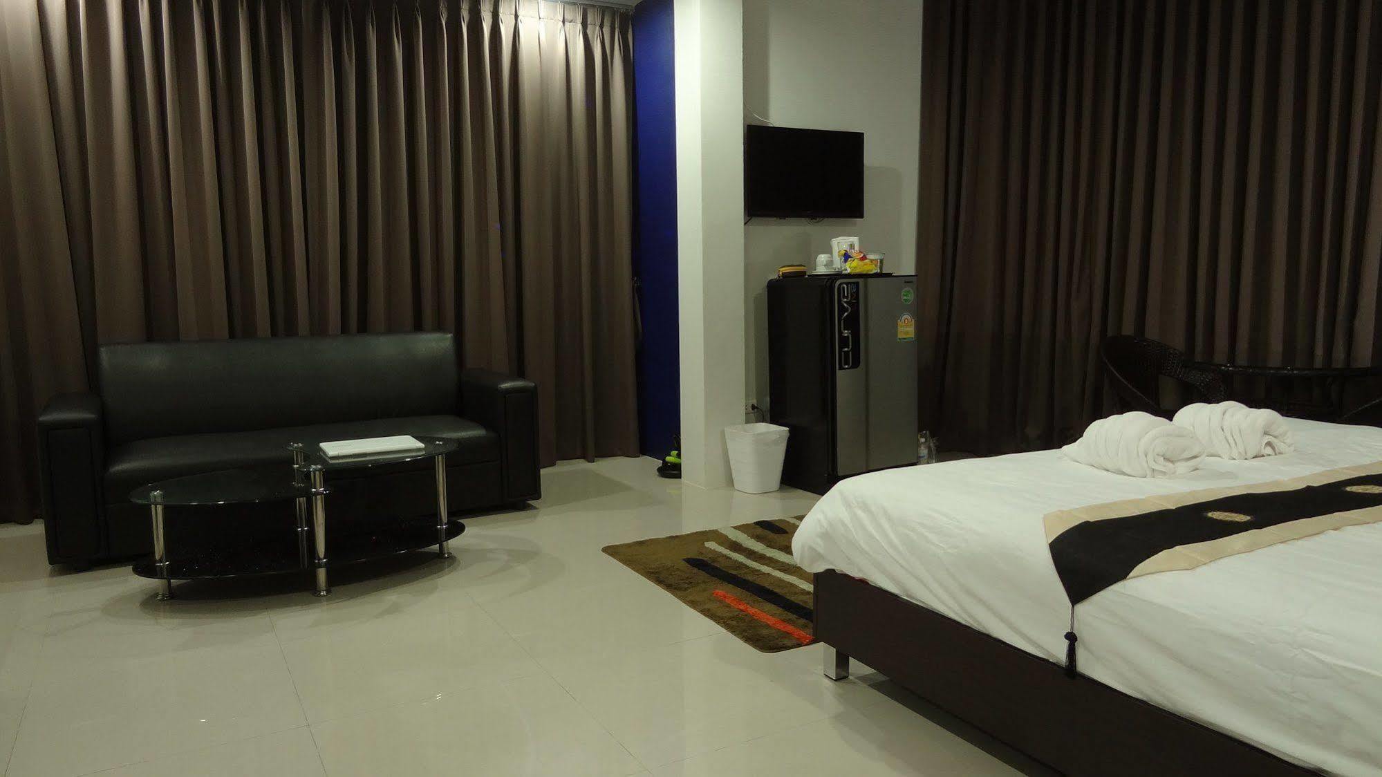 But Different Phuket Boutique Hotel Nai Harn Exterior foto