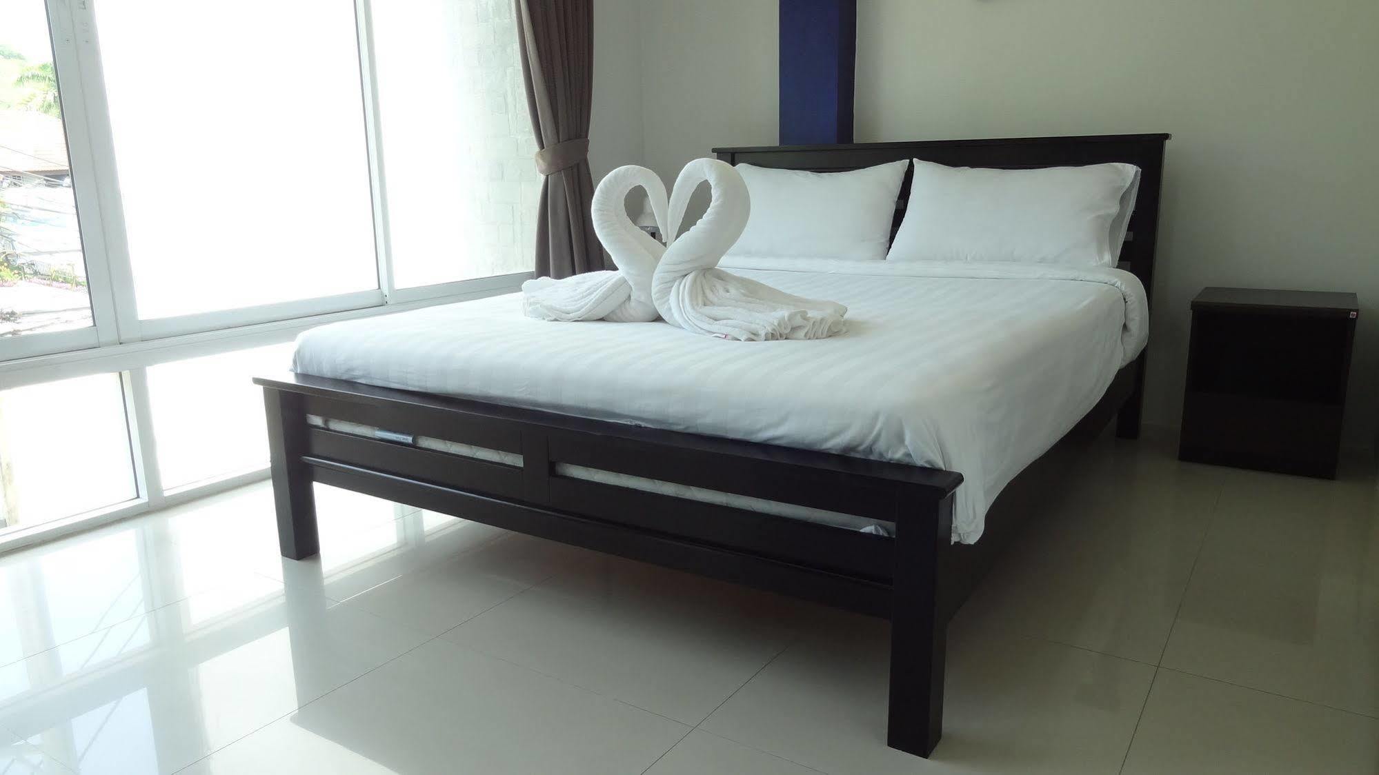 But Different Phuket Boutique Hotel Nai Harn Exterior foto