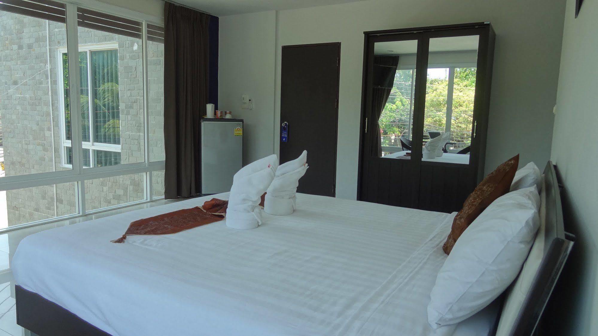But Different Phuket Boutique Hotel Nai Harn Exterior foto