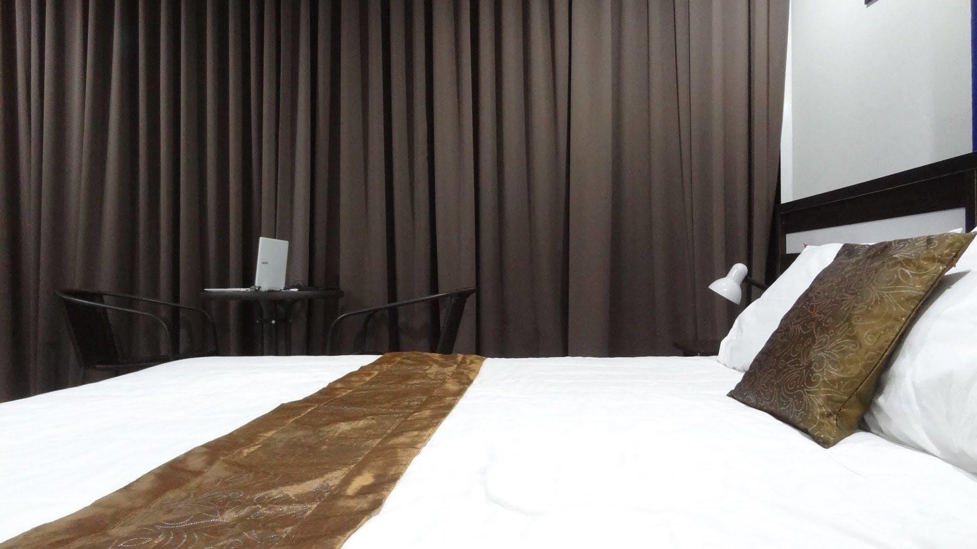 But Different Phuket Boutique Hotel Nai Harn Exterior foto