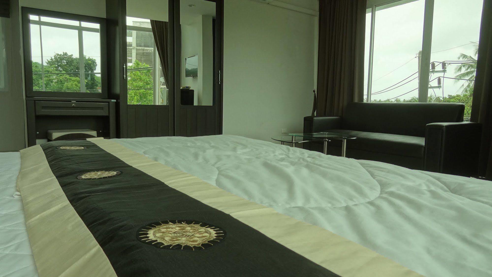 But Different Phuket Boutique Hotel Nai Harn Exterior foto
